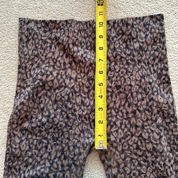 Spanx Animal Print High Rise tummy control Leggings Largr - Picture 5 of 5